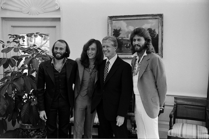 1979年在白宮接見比吉斯（BeeGees）合唱團團員。（圖／翻攝自FB@Jimmy Carter Presidential Library）